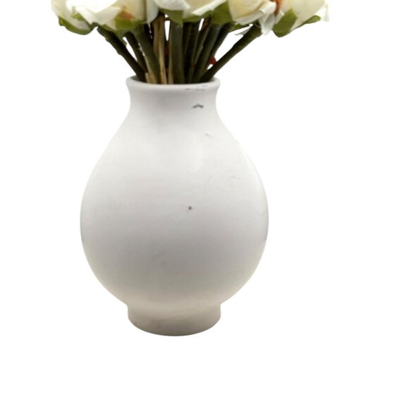 Modern White Ceramic Face Vase - Picture 7 of 9